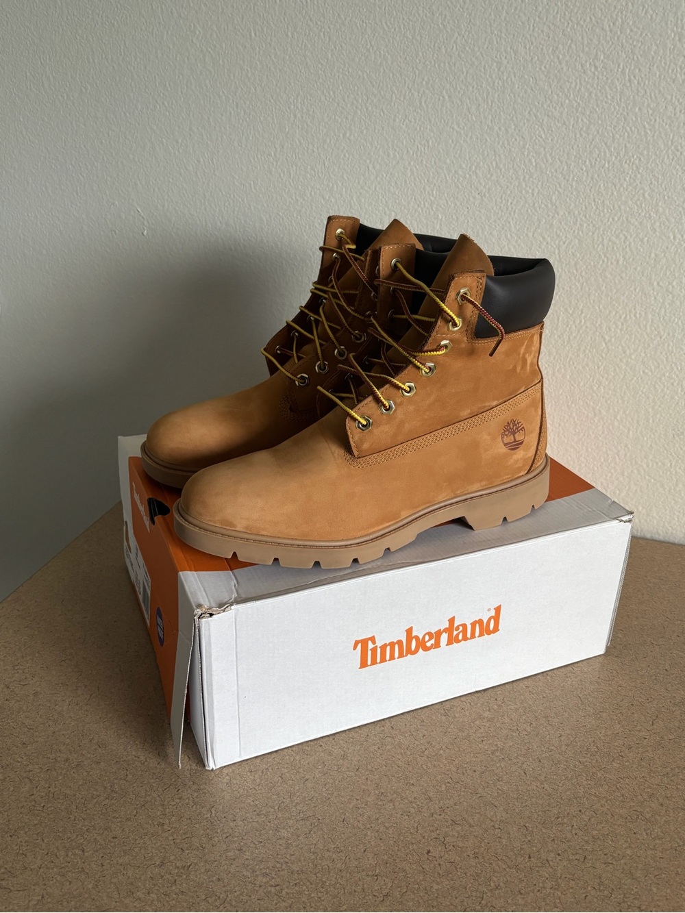 Timberland Classic 6-inch Waterproof Boots Wheat 9.5 Men NWT